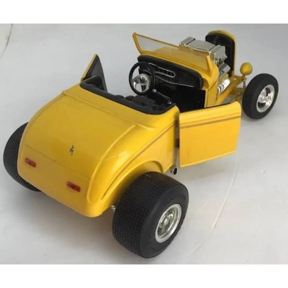 1932 Ford Deuce Model Diecast Car 1:18 Street Hot Rod American Muscle Yellow